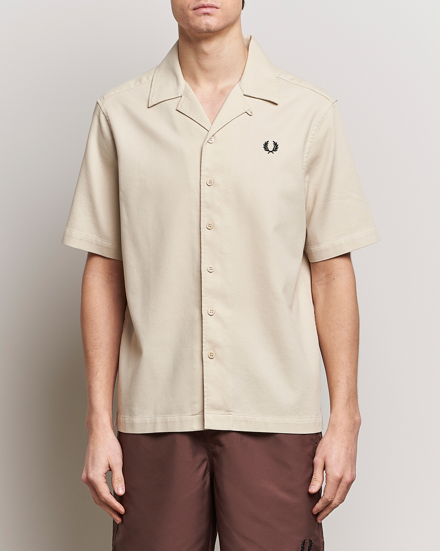 Mies | Best of British | Fred Perry | Pique Textured Short Sleeve Shirt Oatmeal