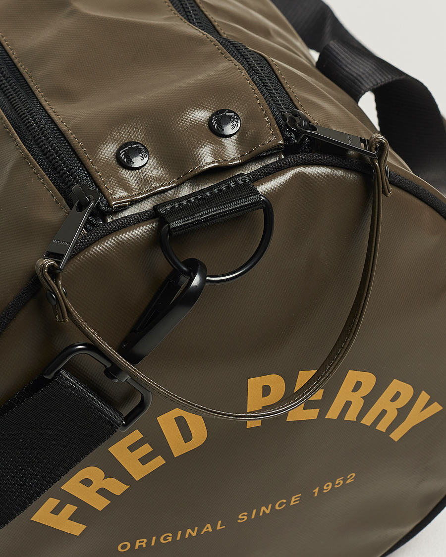 Mies | Fred Perry Tonal Classic Barrel Bag Uniform Green | Fred Perry | Tonal Classic Barrel Bag Uniform Green