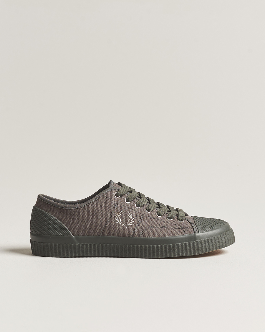 Mies | Fred Perry Hughes Canvas Sneaker Field Green | Fred Perry | Hughes Canvas Sneaker Field Green