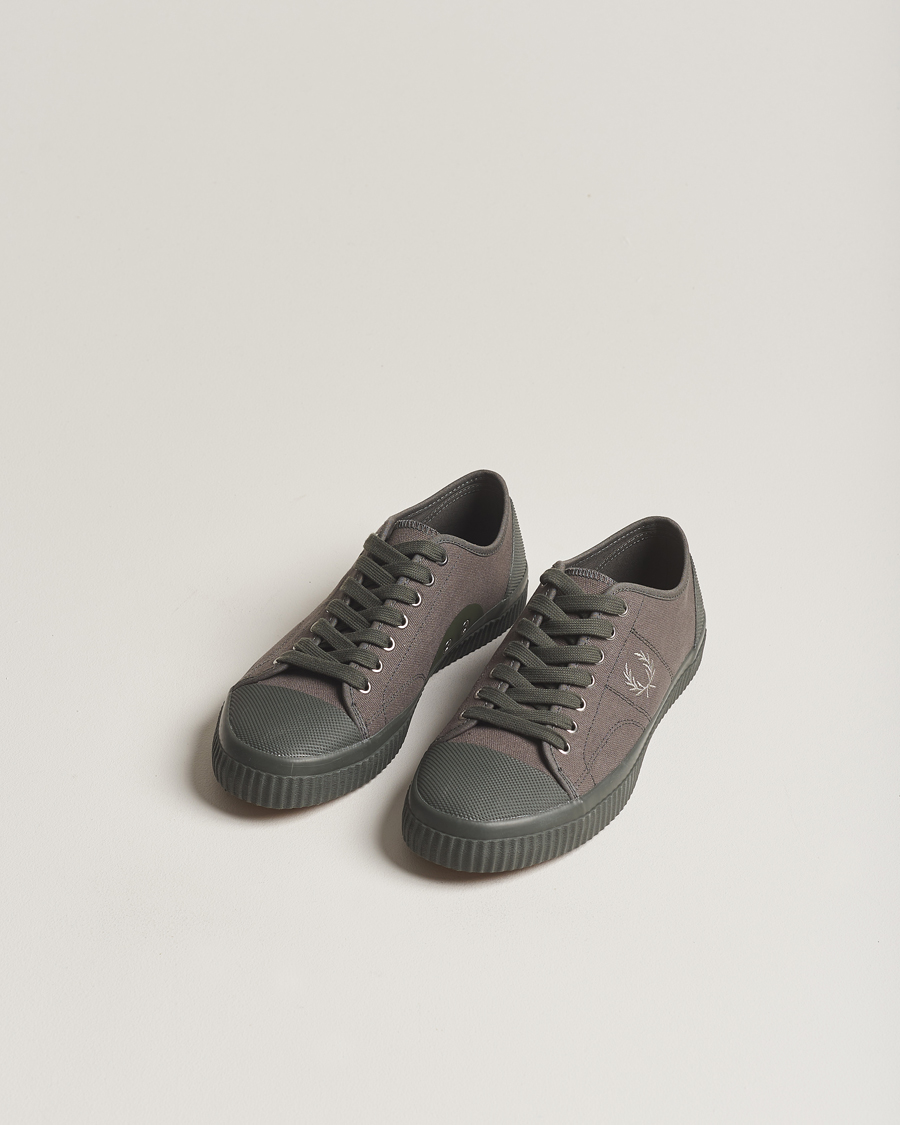 Mies | Fred Perry Hughes Canvas Sneaker Field Green | Fred Perry | Hughes Canvas Sneaker Field Green