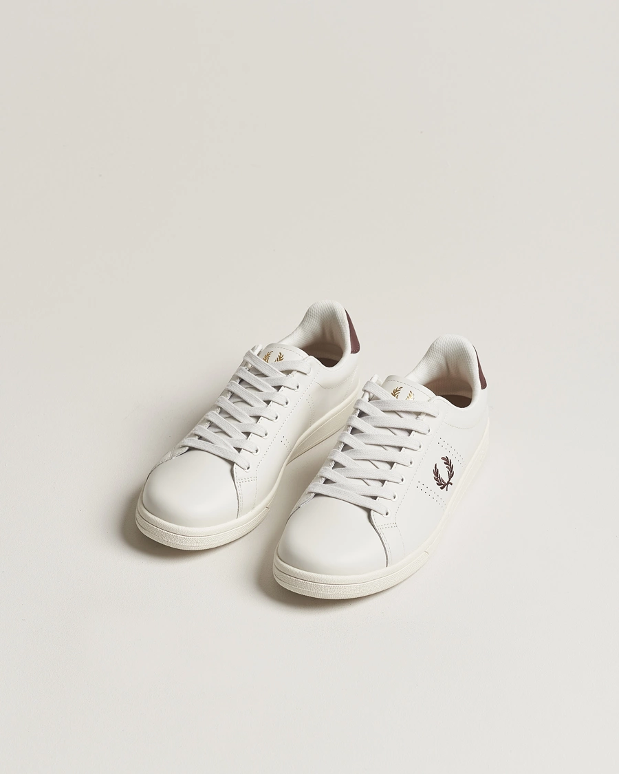 Mies | Valkoiset tennarit | Fred Perry | B721 Leather Sneaker Porcelain/Brick Red