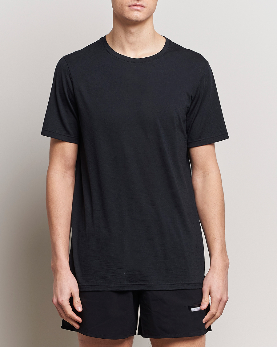 Mies | Lyhythihaiset t-paidat | Houdini | Desoli Merino T-Shirt True Black