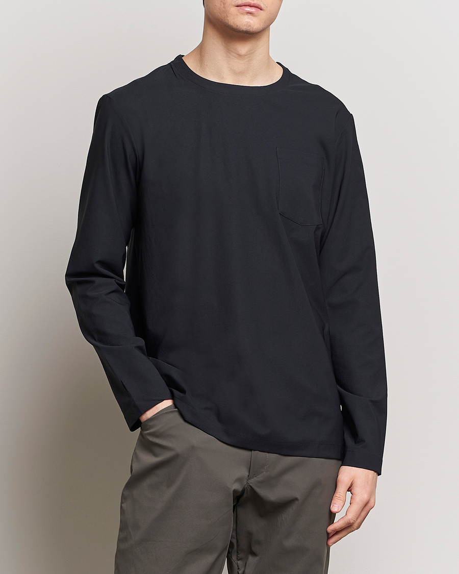 Mies | Pitkähihaiset t-paidat | Houdini | Cover Crew Quick Dry Long Sleeve True Black