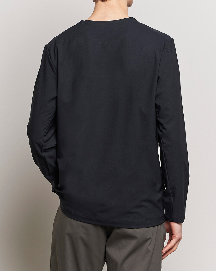 Mies | T-paidat | Houdini | Cover Crew Quick Dry Long Sleeve True Black