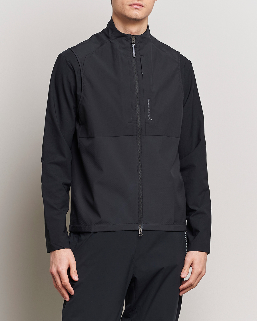 Mies | Puserot | Houdini | Pace Hybrid Softshell Vest True Black