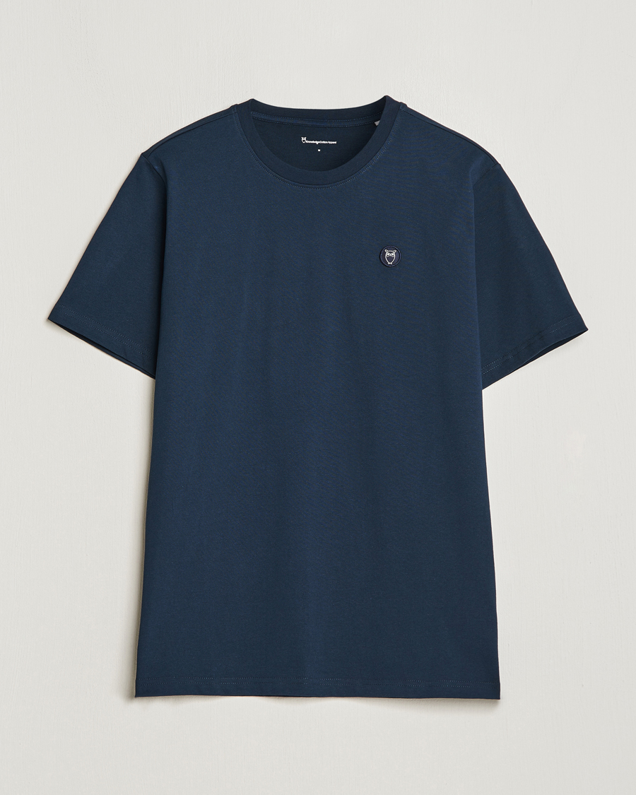 Mies | T-paidat | KnowledgeCotton Apparel | Loke Badge T-Shirt Total Eclipse