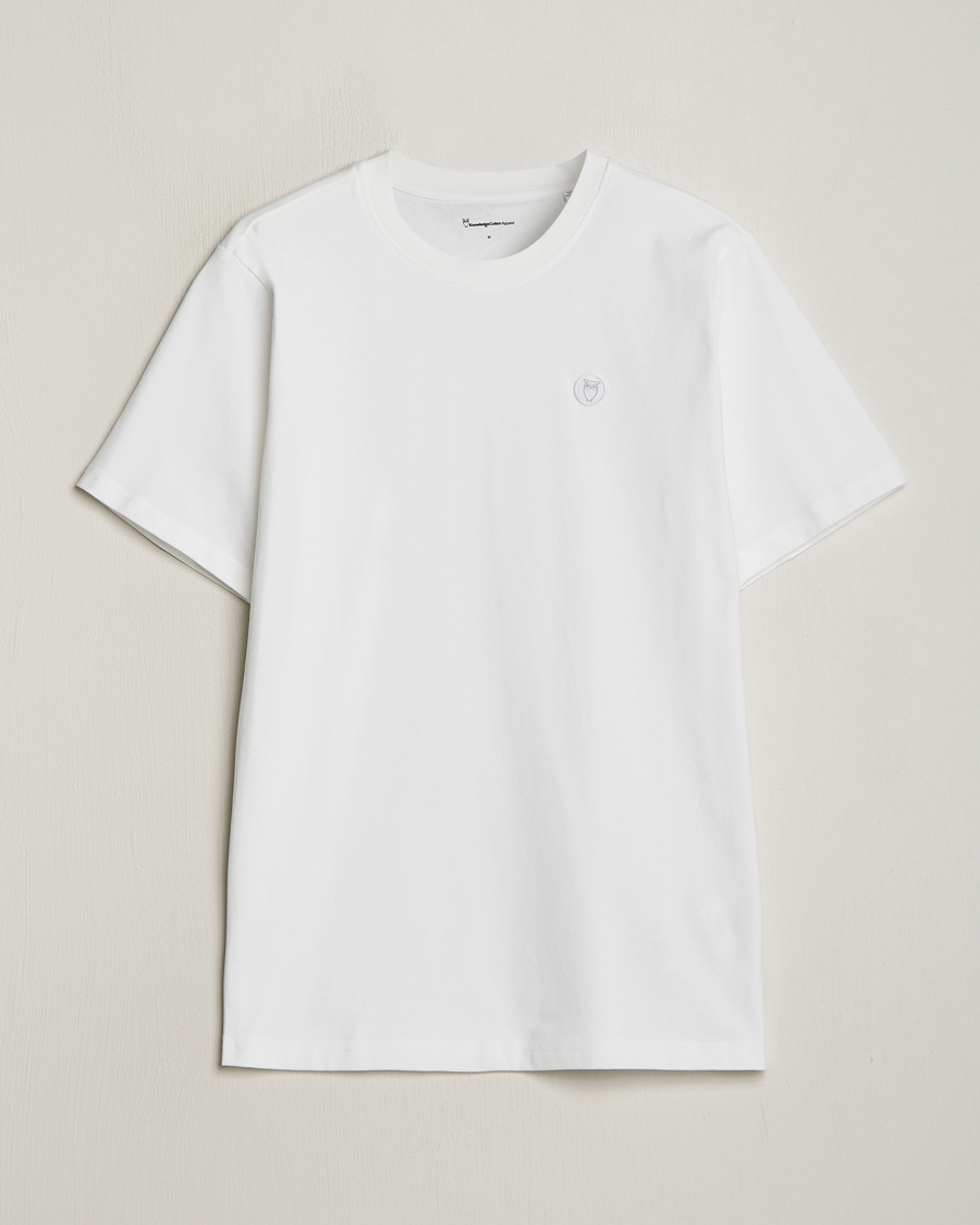 Mies | T-paidat | KnowledgeCotton Apparel | Loke Badge T-Shirt Bright White