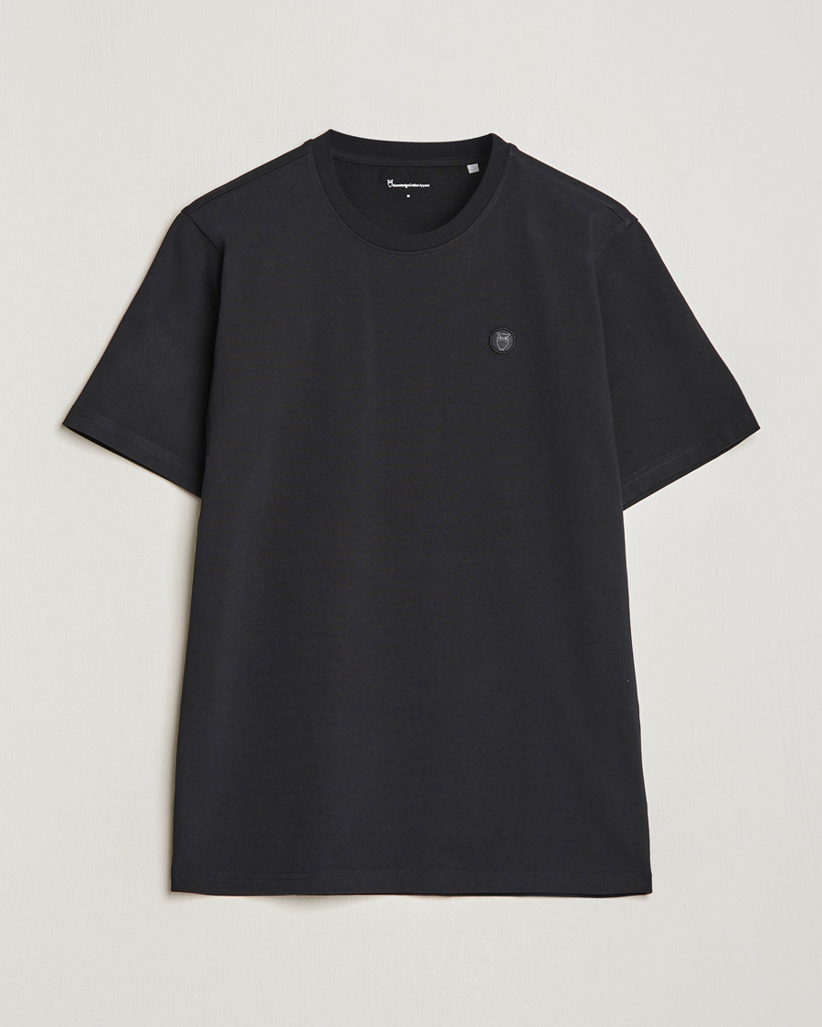 Mies | T-paidat | KnowledgeCotton Apparel | Loke Badge T-Shirt Jet Black