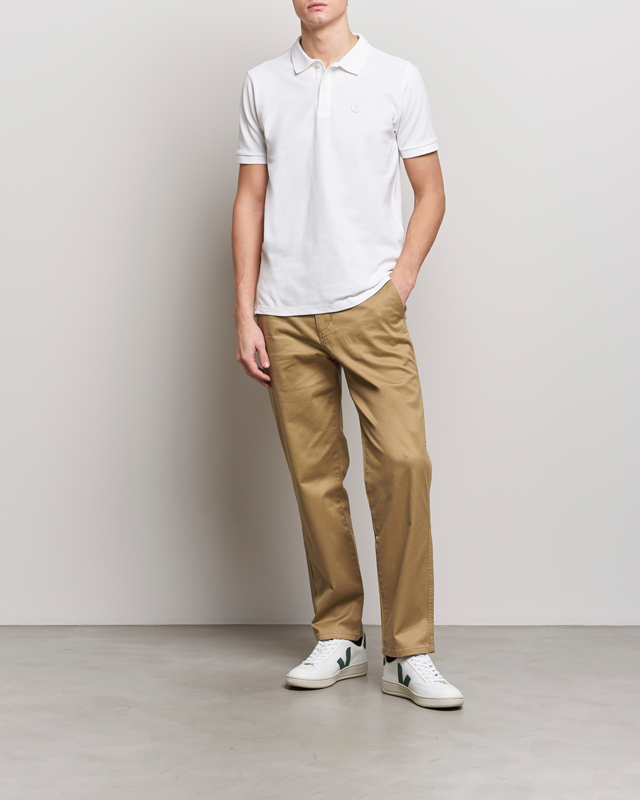 Mies | Pikeet | KnowledgeCotton Apparel | Toke Badge Polo Bright White