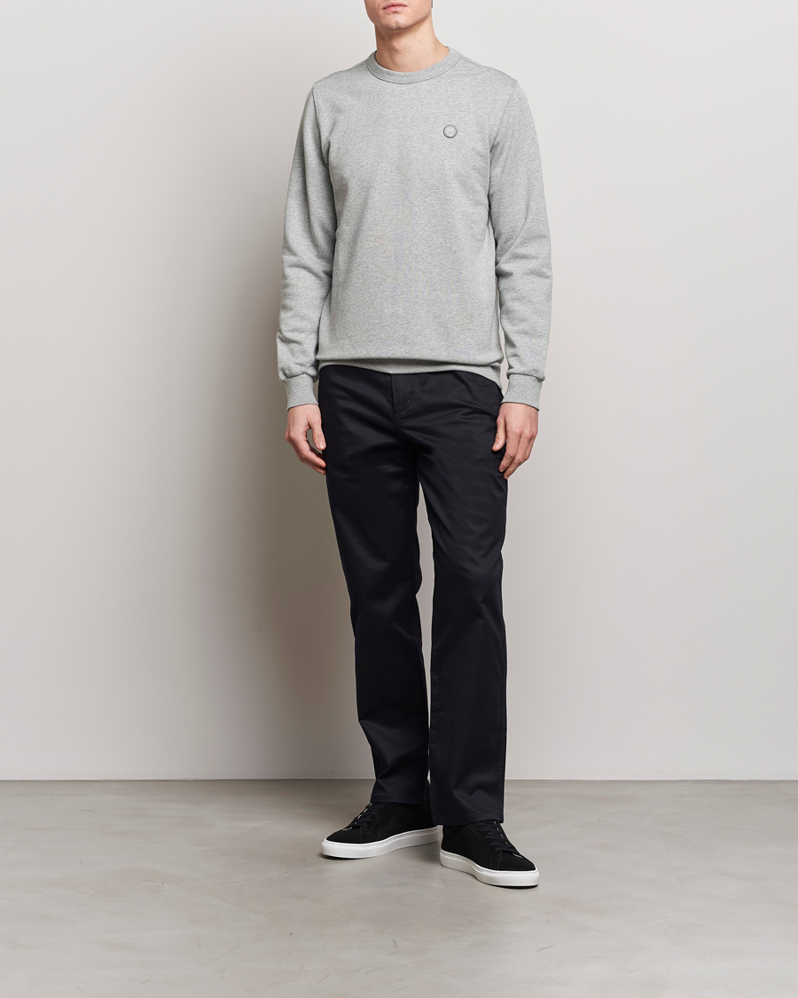 Mies | Puserot | KnowledgeCotton Apparel | Erik Badge Sweatshirt Grey Melange