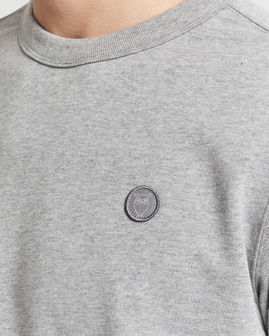 Mies | Puserot | KnowledgeCotton Apparel | Erik Badge Sweatshirt Grey Melange