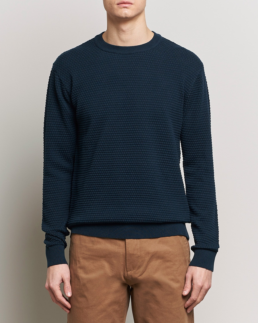 Herre | Pullovers med rund hals | KnowledgeCotton Apparel | Vagn Bubble Knit Cotton Crew Neck Total Eclipse