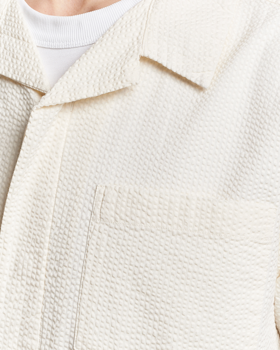 Mies | Kauluspaidat | KnowledgeCotton Apparel | Short Sleeve Seersucker Shirt Egret