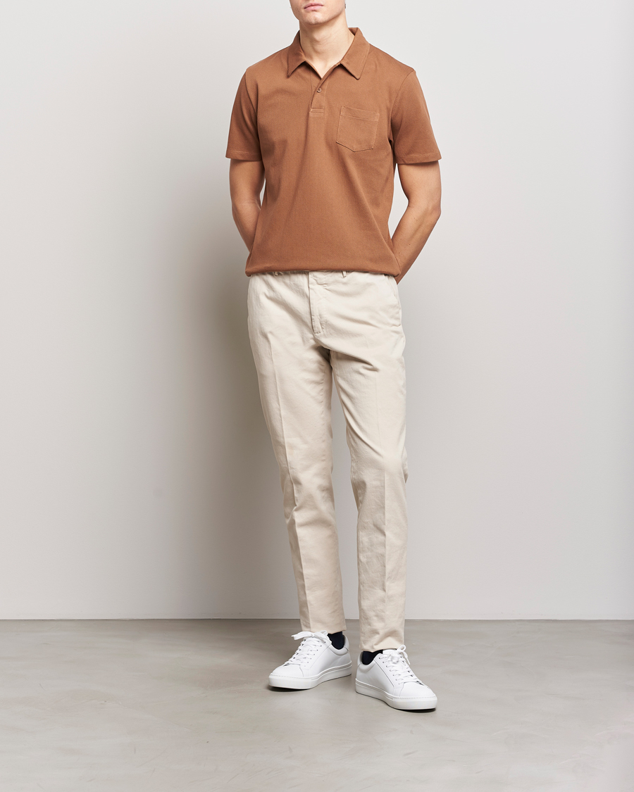 Mies | Pikeet | Sunspel | Riviera Polo Shirt Dark Camel