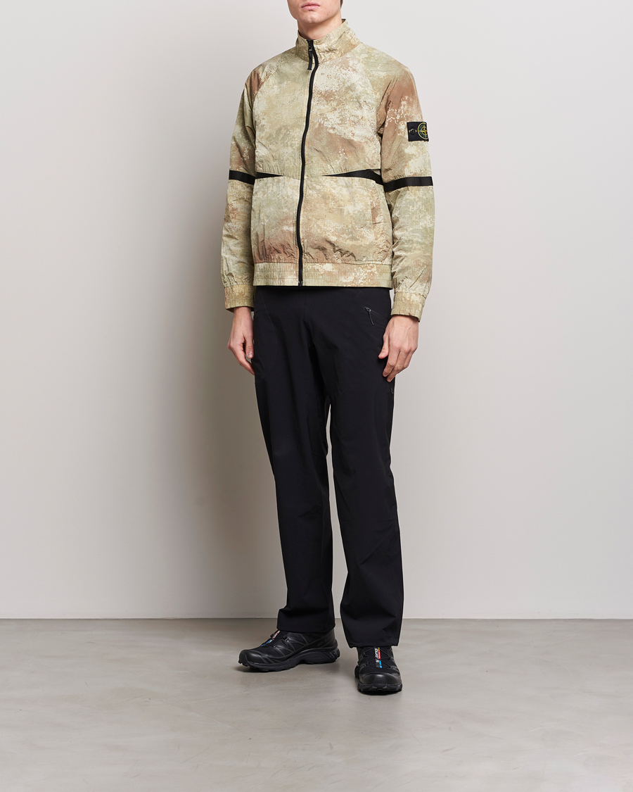 Mies | Takit | Stone Island | Dissolving Grid Camo Short Jacket Natural Beige