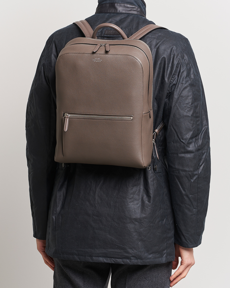 Mies | Smythson Ludlow Zip Around Backpack Dark Taupe | Smythson | Ludlow Zip Around Backpack Dark Taupe