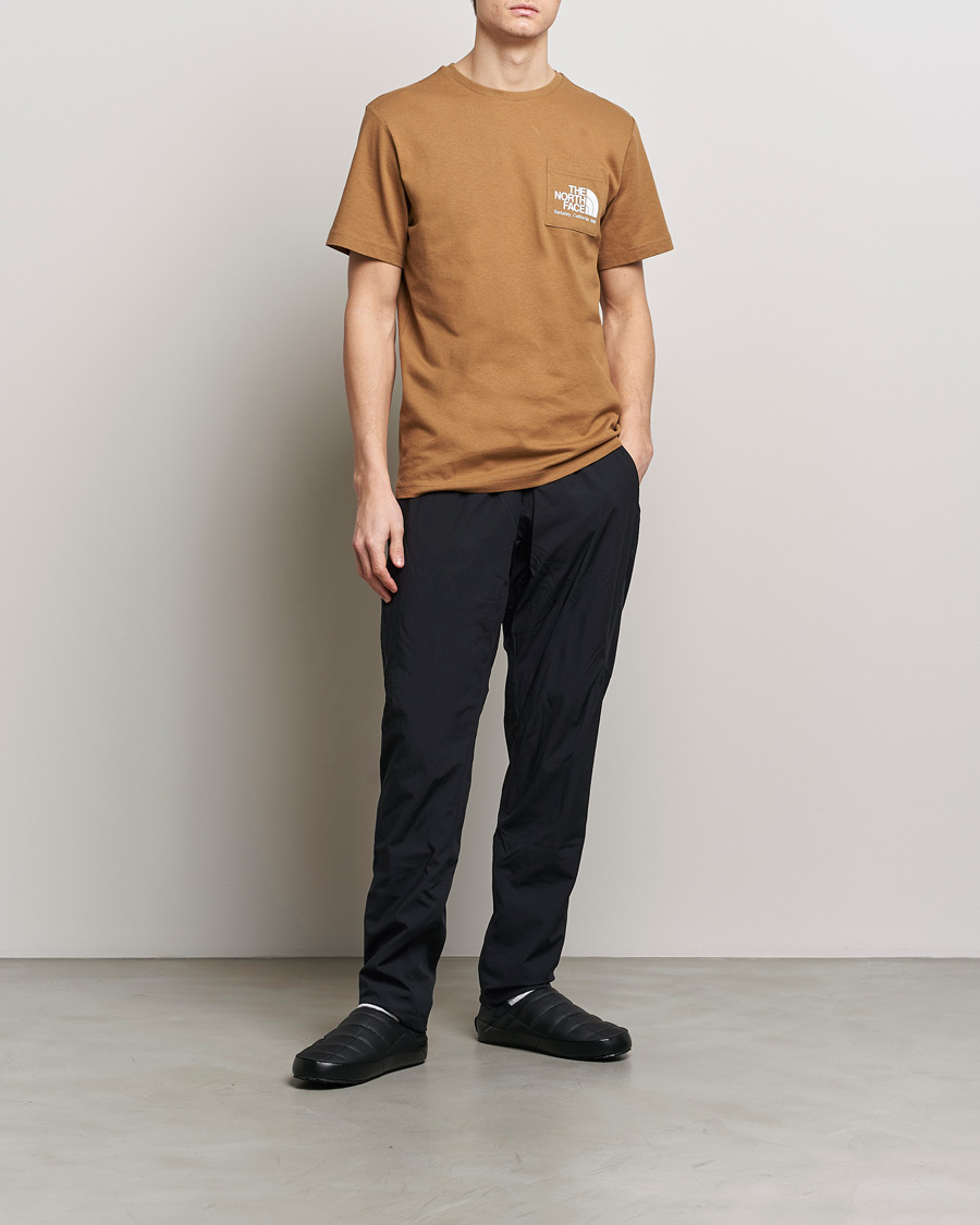 Mies | T-paidat | The North Face | Berkeley Pocket T-Shirt Utility Brown