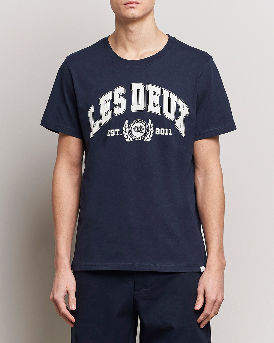Mies | T-paidat | LES DEUX | University T-Shirt Dark Navy