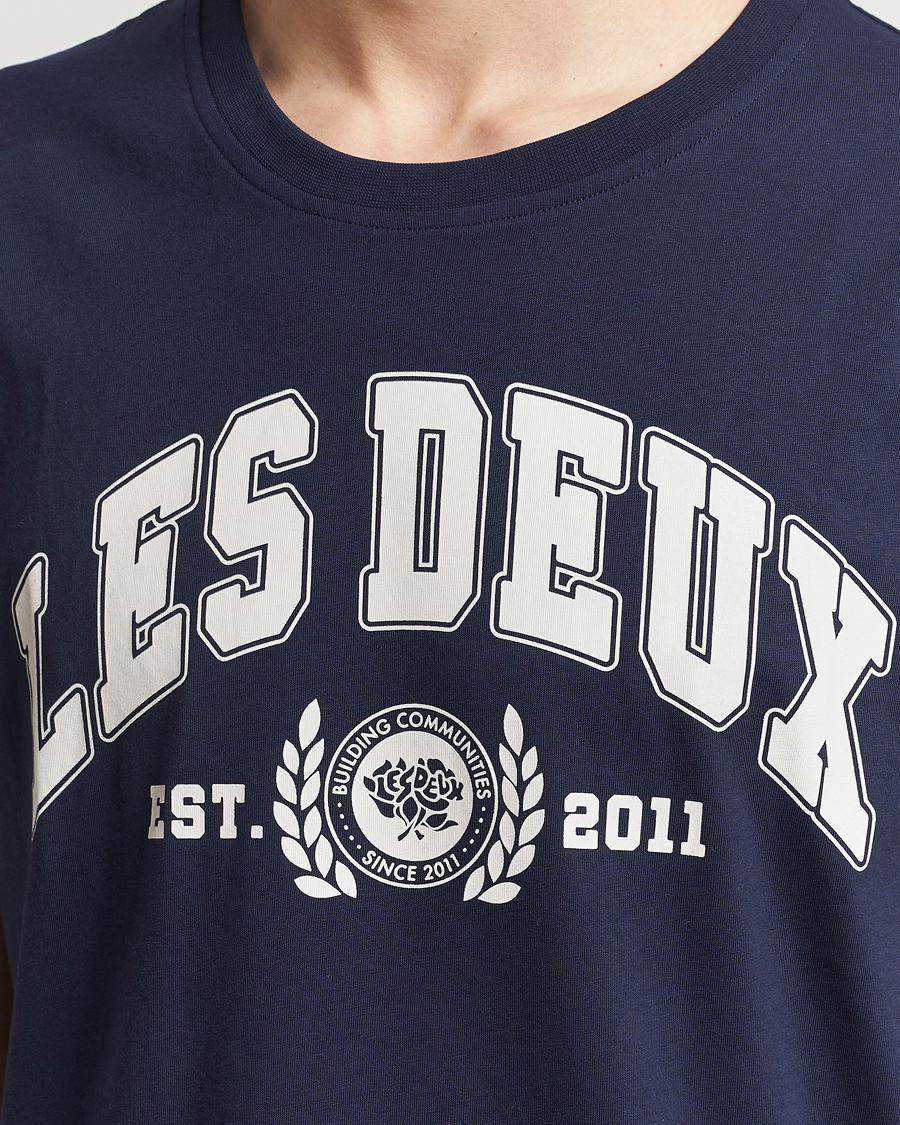 Mies | T-paidat | LES DEUX | University T-Shirt Dark Navy