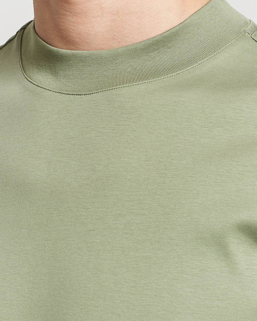 Mies | T-paidat | J.Lindeberg | Ace Mock Neck T-Shirt Oil Green
