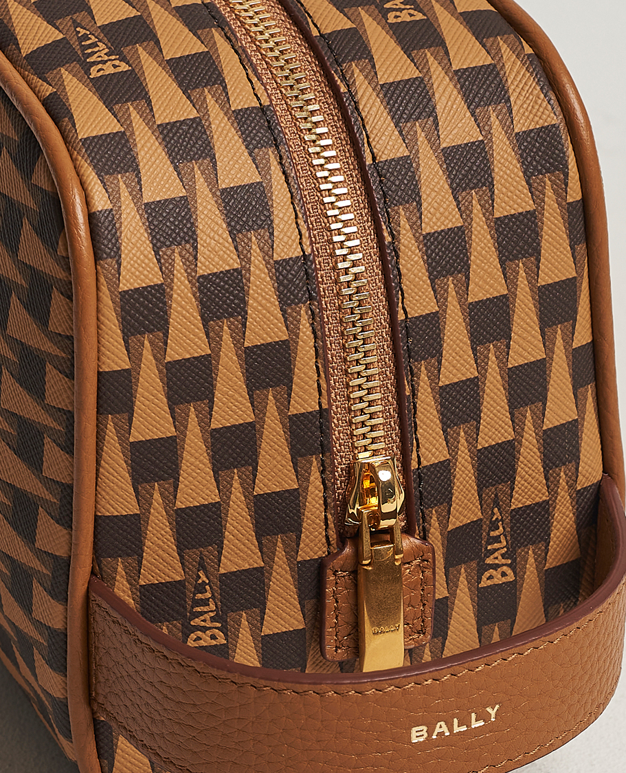 Mies | Bally Pennant Monogram Leather Washbag Brown | Bally | Pennant Monogram Leather Washbag Brown