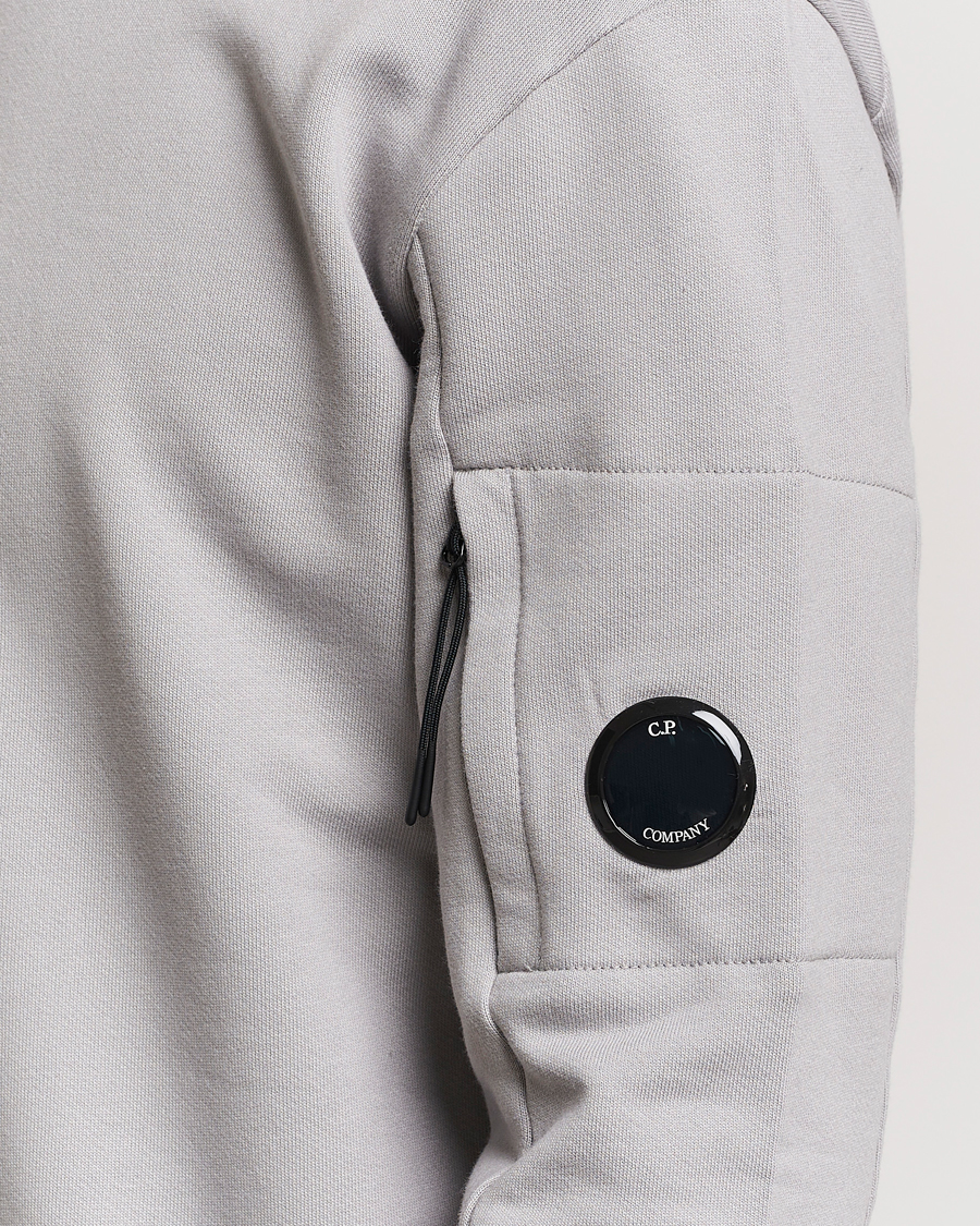 Mies | Puserot | C.P. Company | Diagonal Raised Fleece Lens Sweatshirt Light Grey