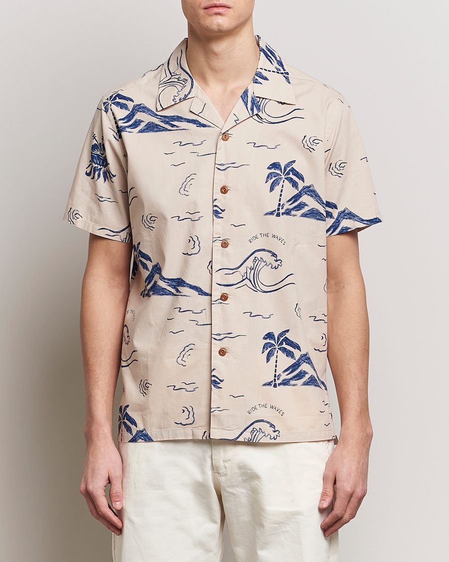 Mies | Kauluspaidat | Nudie Jeans | Arvid Printed Waves Hawaii Short Sleeve Shirt Ecru