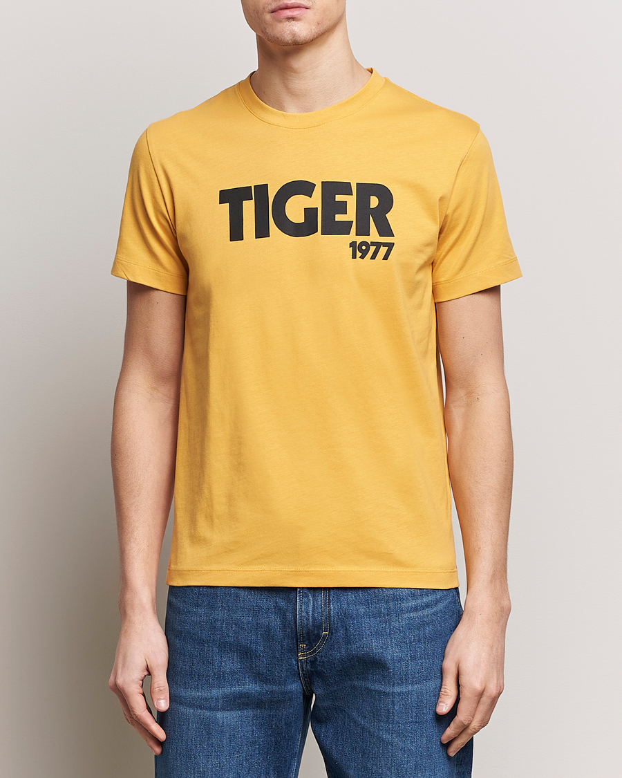 Mies | Business & Beyond | Tiger of Sweden | Dillan Crew Neck T-Shirt Yellow
