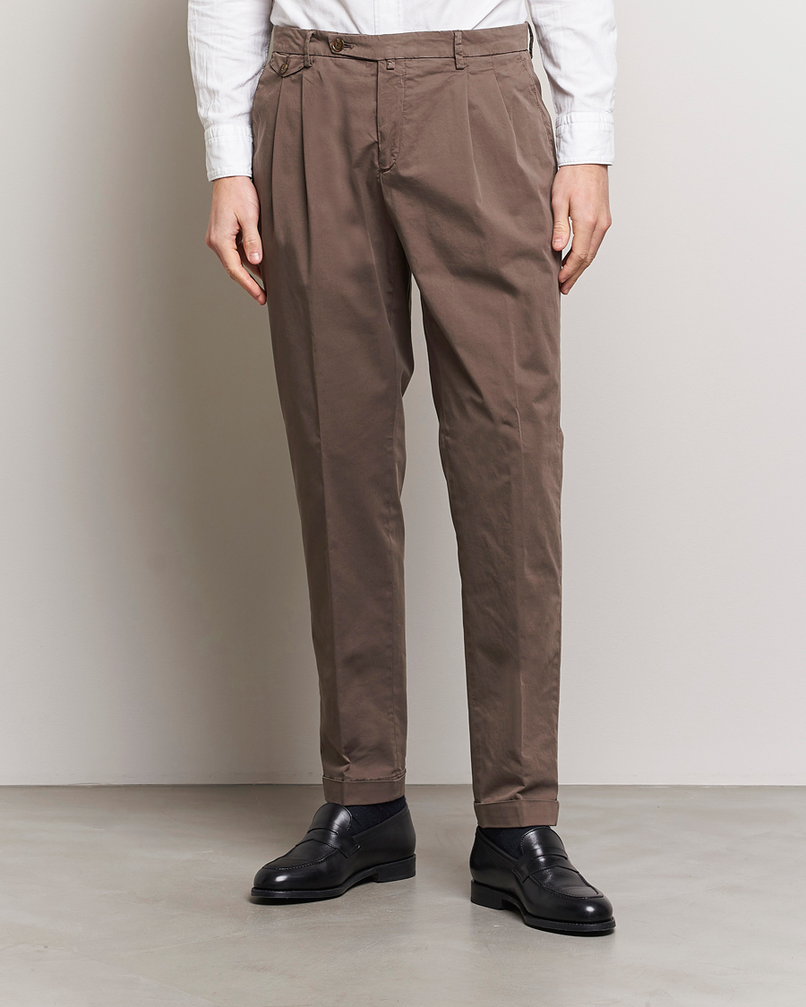 Mies | Housut | Briglia 1949 | Easy Fit Pleated Cotton Stretch Chino Brown