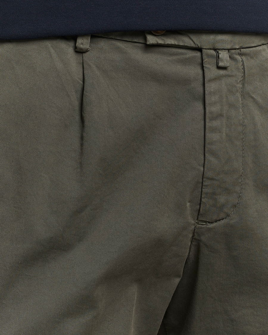 Mies | Shortsit | Briglia 1949 | Pleated Cotton Shorts Olive