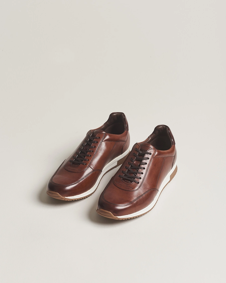 Mies | Citylenkkarit | Loake 1880 | Bannister Leather Running Sneaker Cedar