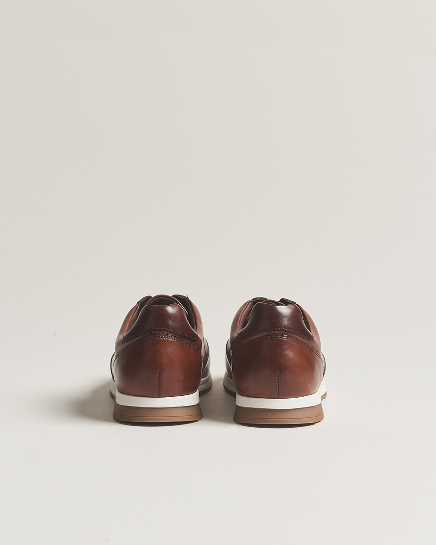 Mies | Tennarit | Loake Shoemakers | Bannister Leather Running Sneaker Cedar