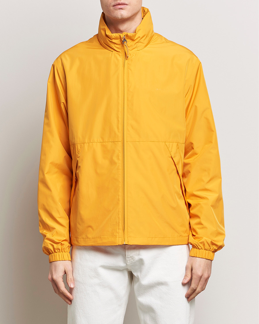 Mies | Klassiset takit | GANT | Light Nylon Windcheater Medal Yellow