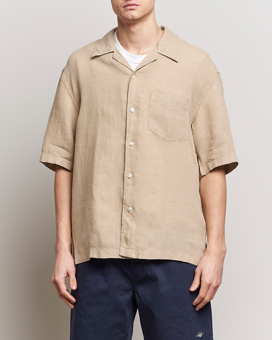 Herr | Kläder | GANT | Relaxed Fit Linen Resort Short Sleeve Shirt Concrete Beige