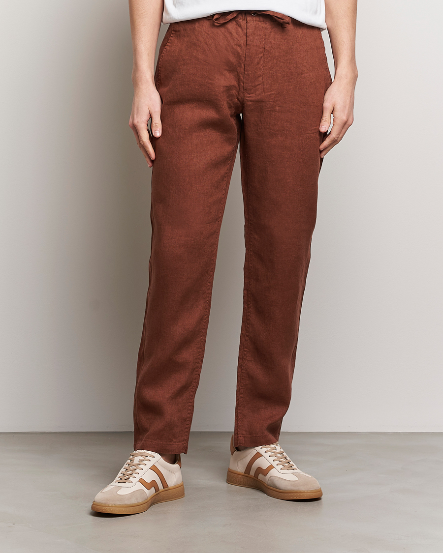 Mies | Pellavahousut | GANT | Relaxed Linen Drawstring Pants Cognac Brown