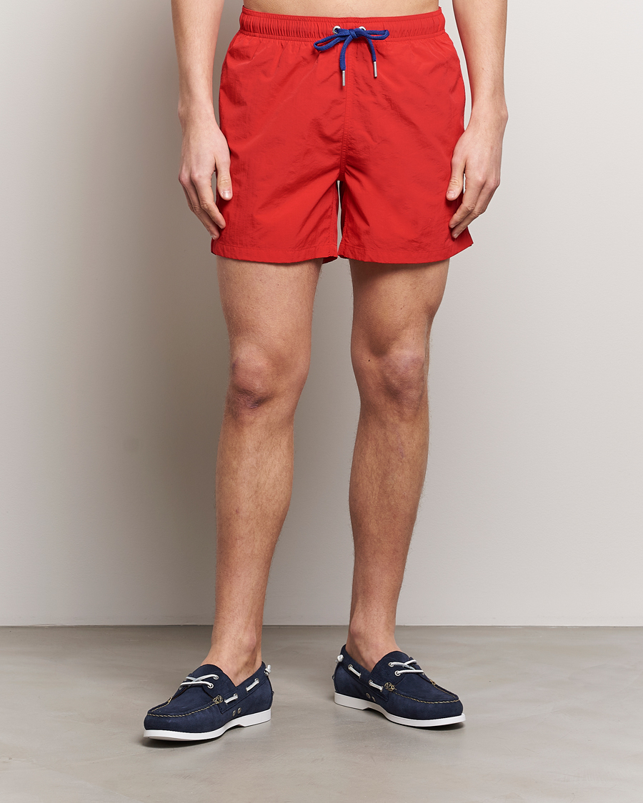 Mies |  | GANT | Basic Swimshorts Bright Red