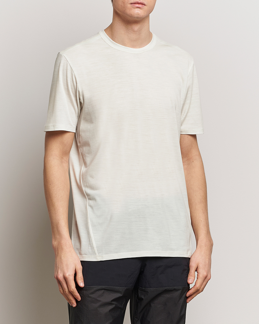 Mies |  | Arc'teryx Veilance | Frame Short Sleeve T-Shirt Oat Heather