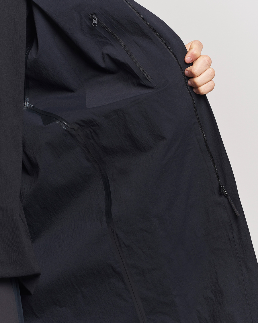 Mies | Takit | Arc'teryx Veilance | Incenter Weather Protection Coat Black