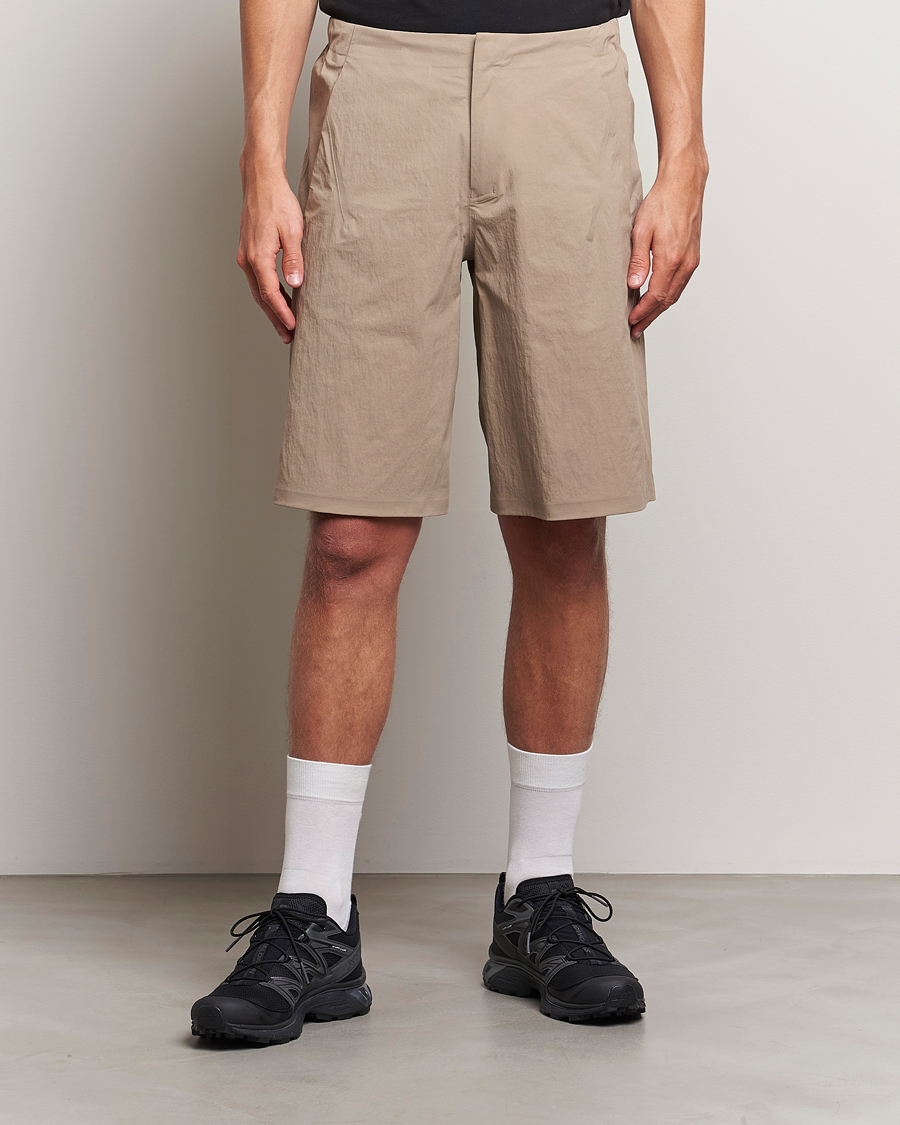 Mies | Shortsit | Arc'teryx Veilance | Spere Lightweight Water Repellent Shorts Soil