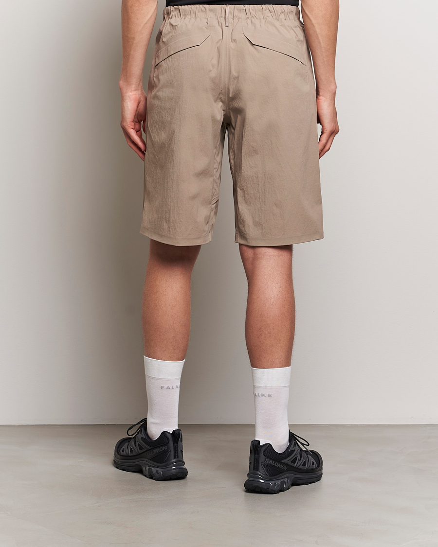 Mies | Shortsit | Arc'teryx Veilance | Spere Lightweight Water Repellent Shorts Soil