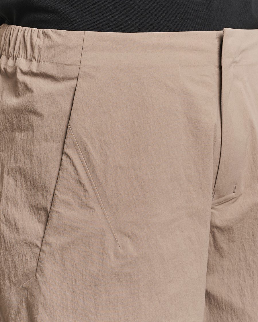 Mies | Shortsit | Arc'teryx Veilance | Spere Lightweight Water Repellent Shorts Soil