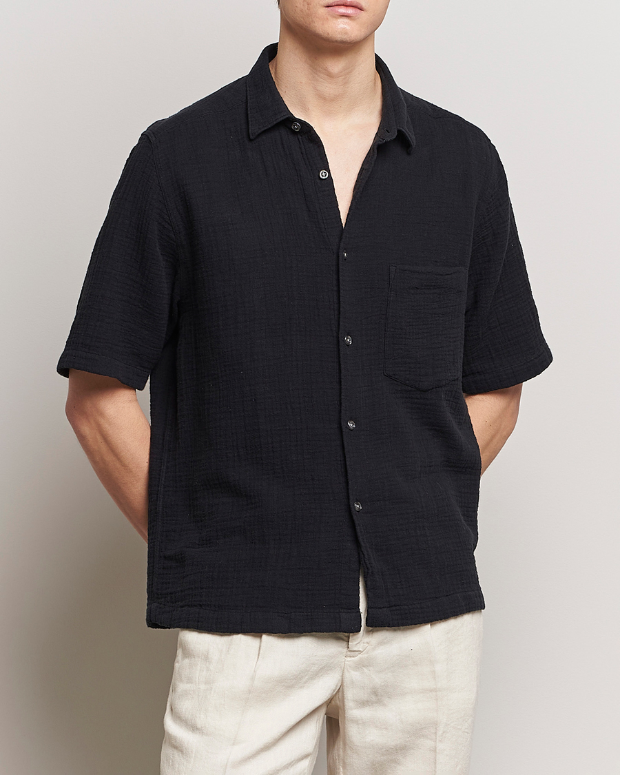Mies | Lyhythihaiset kauluspaidat | Oscar Jacobson | Short Sleeve City Crepe Cotton Shirt Black
