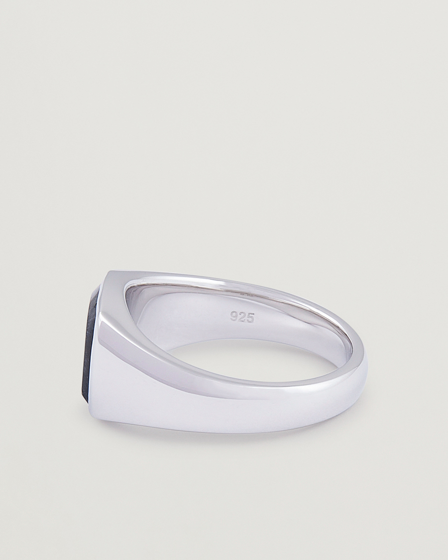 Mies | Korut | Tom Wood | Kay Ring Larvikite