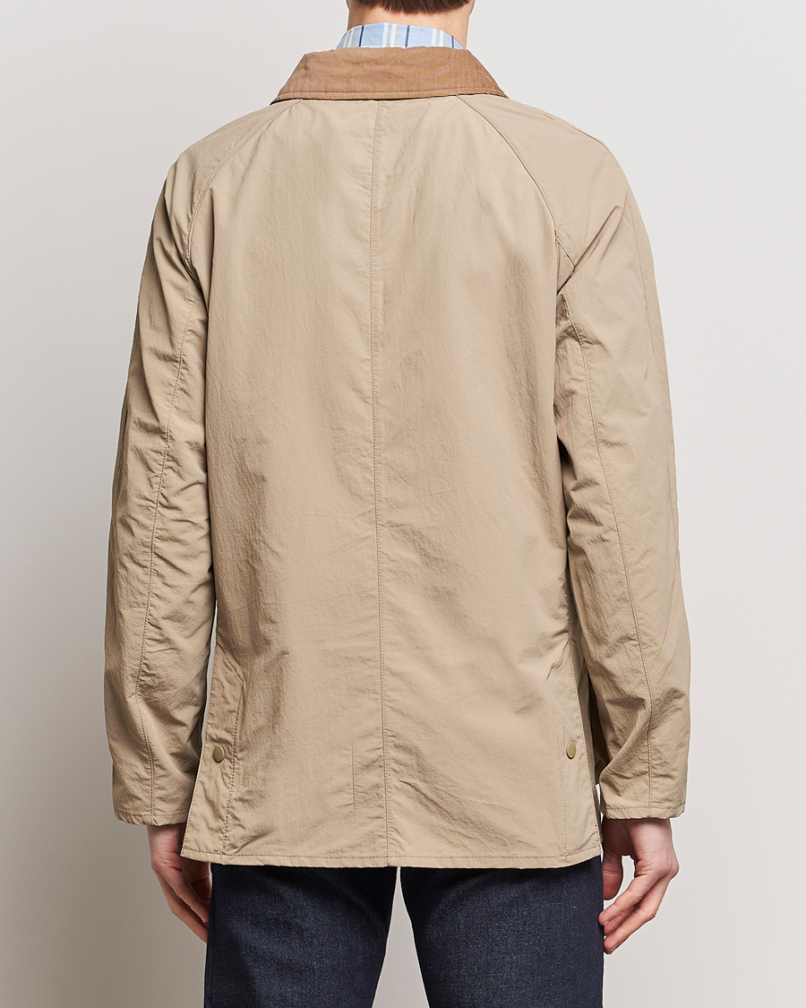 Mies | Takit | Barbour Lifestyle | Ashby Showerproof Jacket Timberwolf
