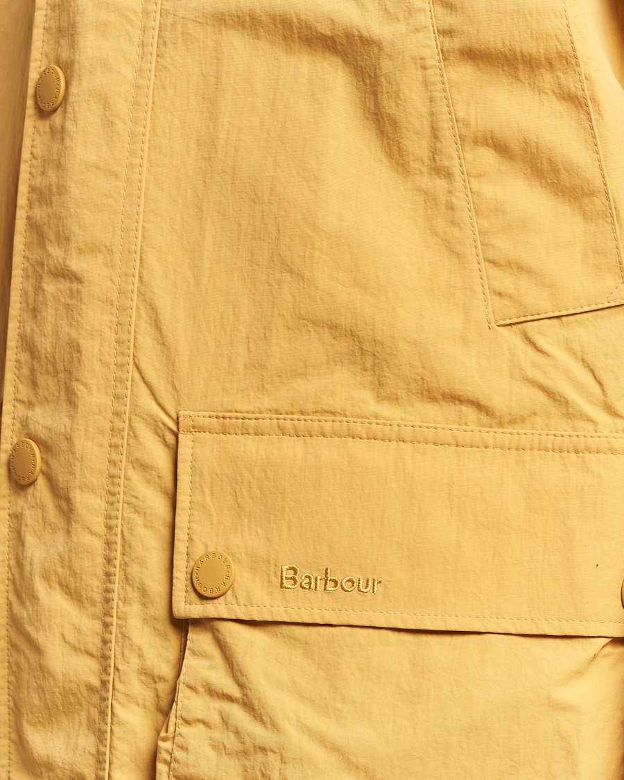 Mies | Takit | Barbour Lifestyle | Ashby Showerproof Jacket Honey Gold