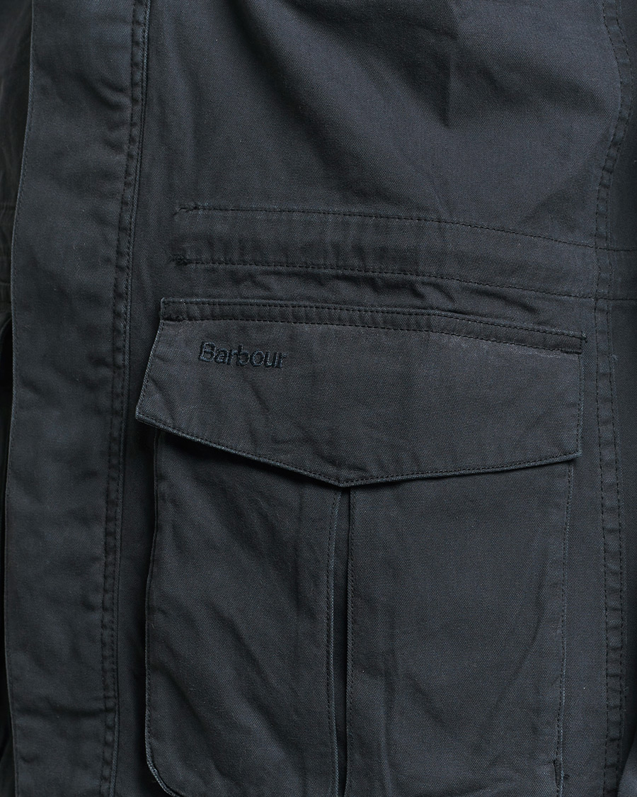Mies | Takit | Barbour Lifestyle | Belsfield Cotton Field Jacket Midnight