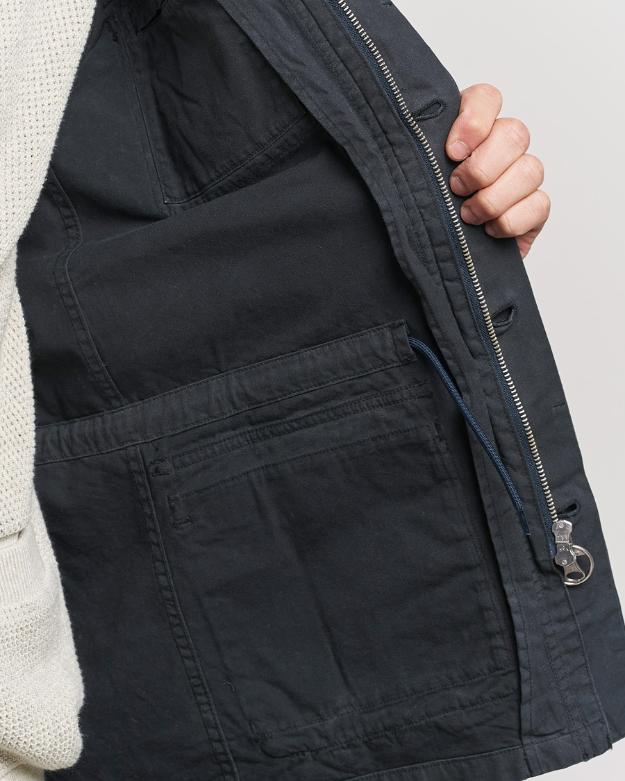 Mies | Takit | Barbour Lifestyle | Belsfield Cotton Field Jacket Midnight