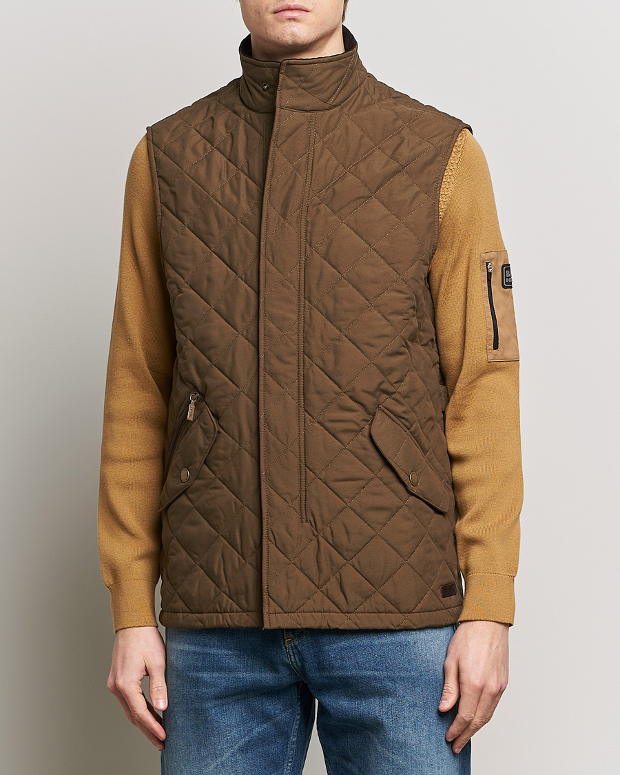 Mies | Takit | Barbour Lifestyle | Shoveler Peached Quilted Gilet Dark Sand