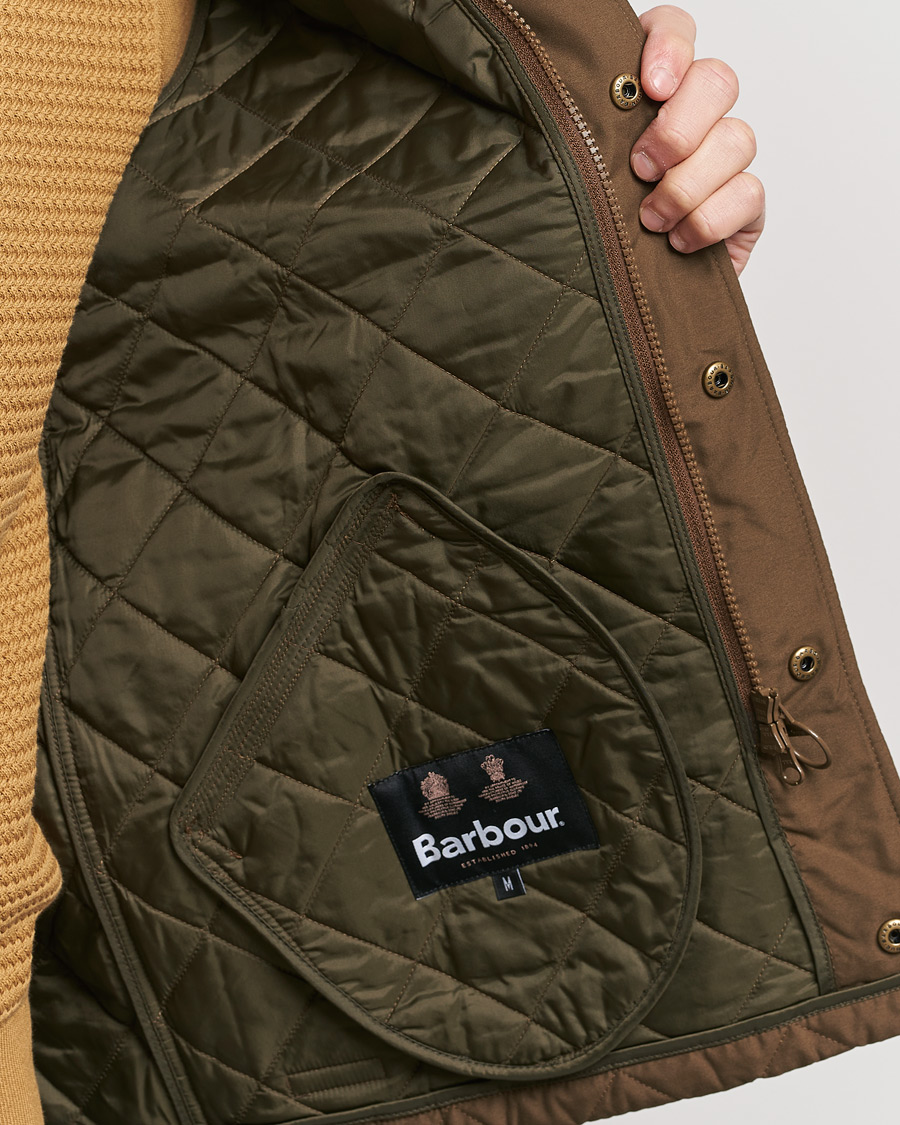 Mies | Takit | Barbour Lifestyle | Shoveler Peached Quilted Gilet Dark Sand