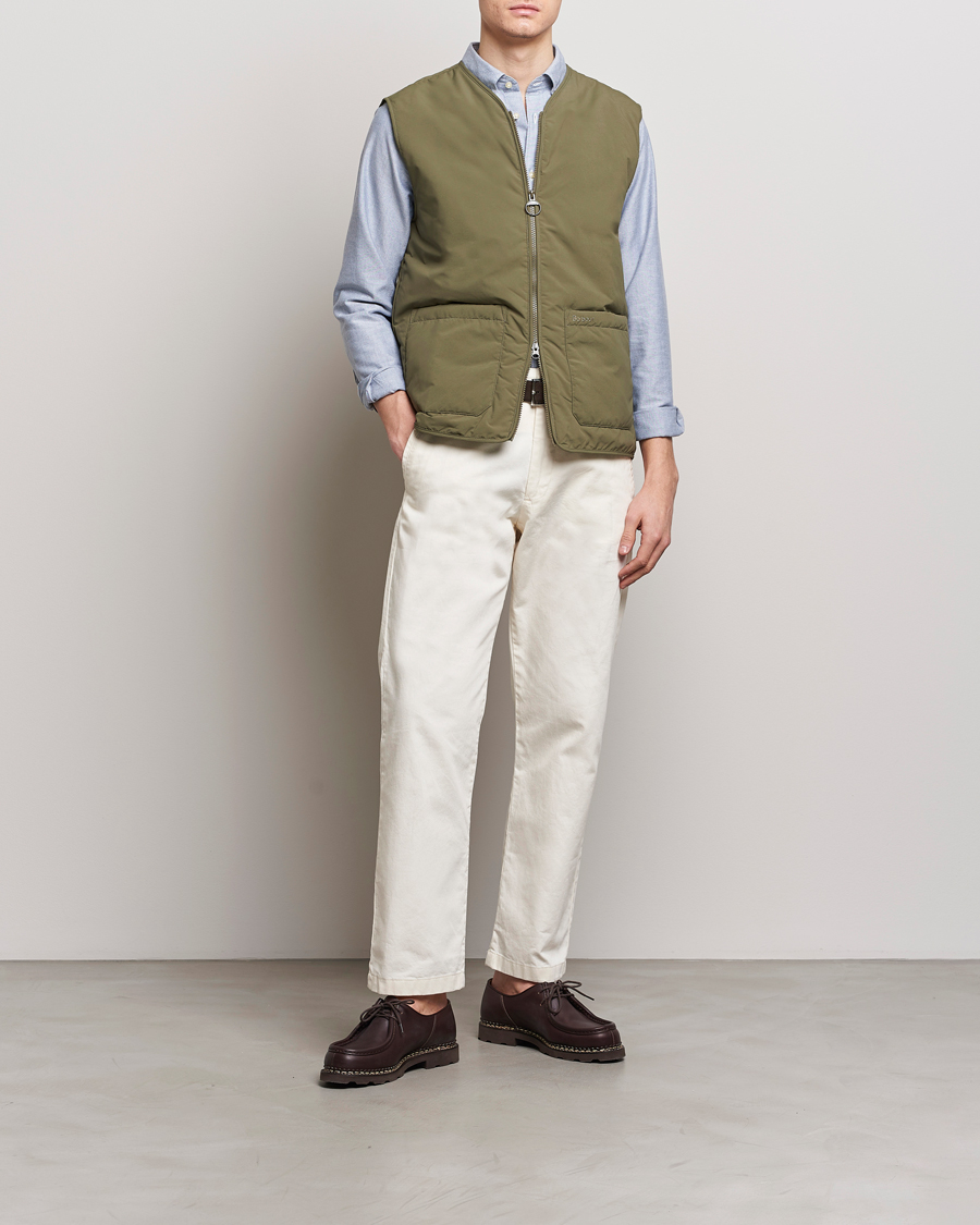 Mies | Takit | Barbour Lifestyle | Harpen Gilet Pale Sage